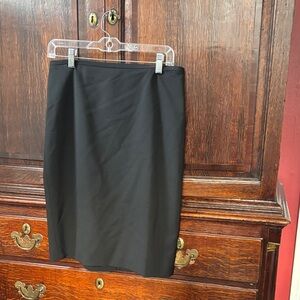 Elegant Black Pencil Skirt. Loft, beautiful fabric, below knee, pleat in back